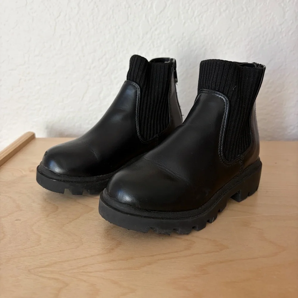 Steve Madden Black Faux Leather Chelsea Boots